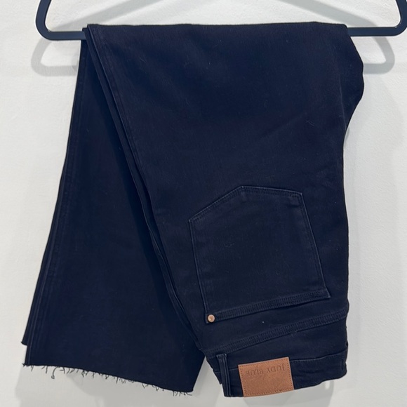 Judy Blue Black Wide Crop Jeans - Picture 1 of 10